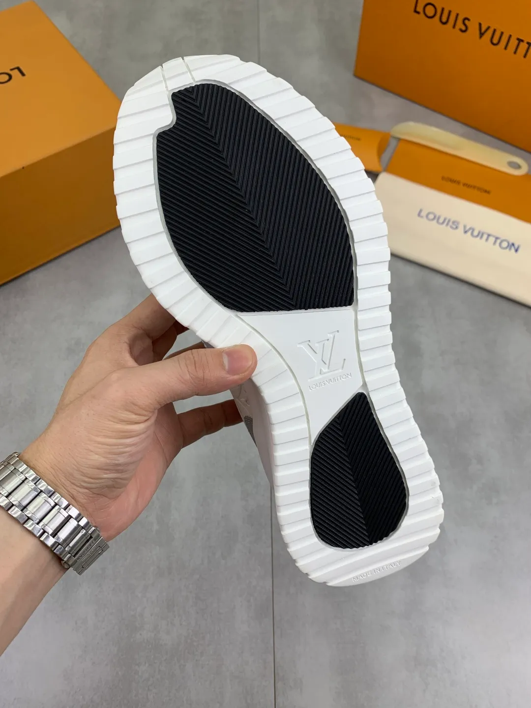 Men's men's shoes P680 new style 💶[LOUIS VUITTON] (original order) new style 🍀LV Louis Vuitton * - top version of LV classic trendy shoes! Use imported original cowhide and water-dyed cowhide lining. The latest original wear-resistant TPU combination outsole! High quality products! Multiple colors available, code number: 38-44 (45 46 customized)
